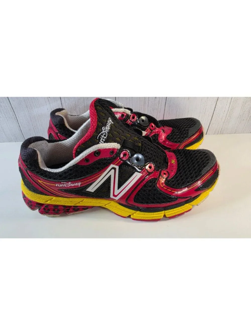 NEW BALANCE 860 V3 RUN DISNEY MICKEY MOUSE BLACK RED YELLOW RUNNING SHOES M 8.5